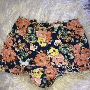!! Floral Shorts !! 🌼🌼